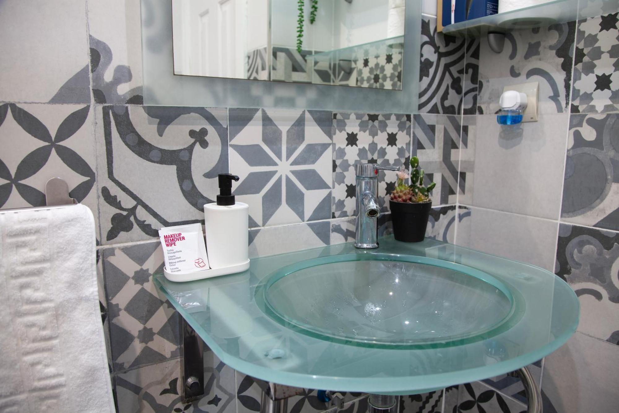 Appartamento Duplex En Centro De Malaga, Calle Nuno Gomez *